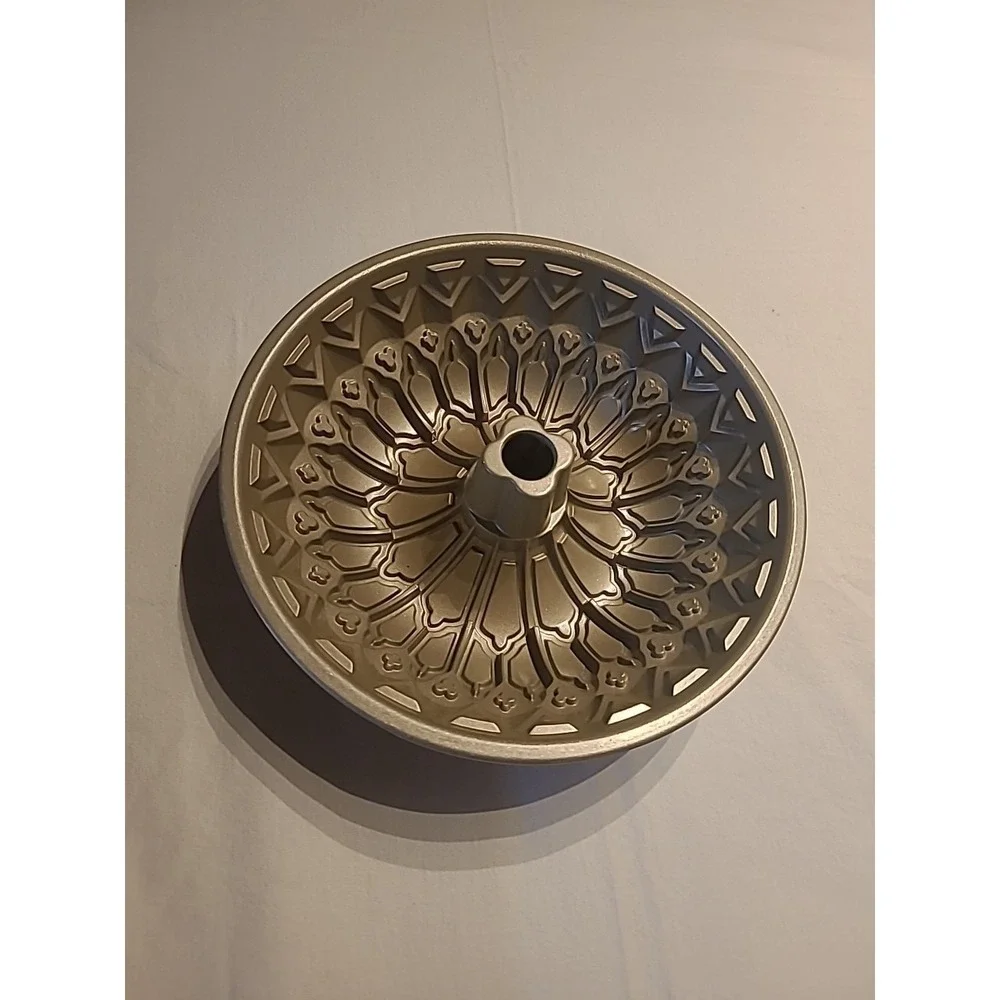Williams-Sonoma Stained Glass Bunt Pan